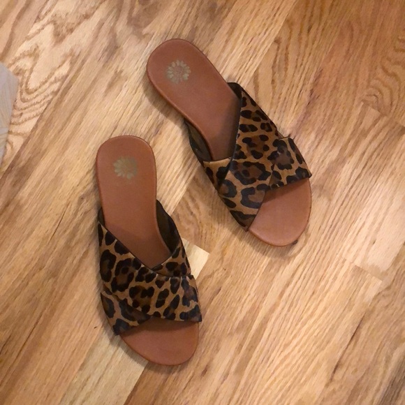 yellow box flip flops wide width